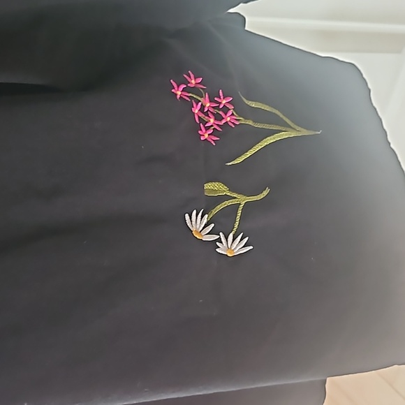 The Quacker Factory Women Flower Embroidered Black Shirt/Jacket Size L - Picture 7 of 15
